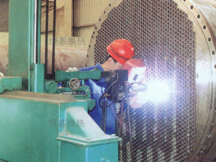 Automatic pipe welding machine